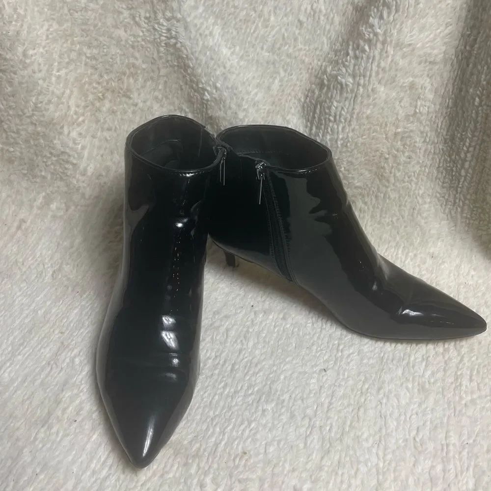 Comfortview Medith synthetic patent Black Ankle Boots kitten heels .SZ10W